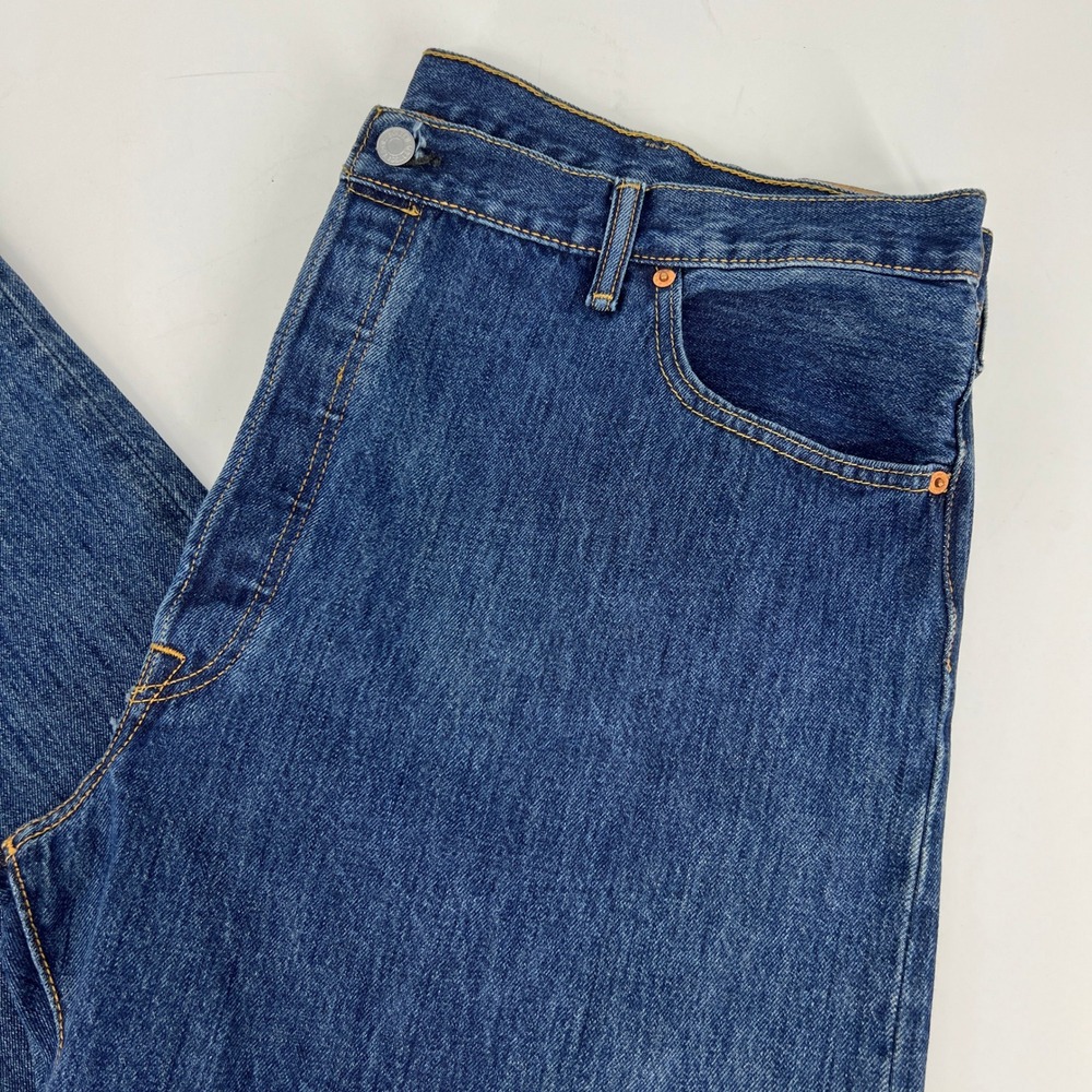 Levis 501 Original Fit Jeans Mens 44x30 Blue Denim Medium Wash Button Fly - Picture 2 of 9